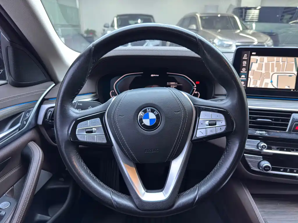BMW 5 Series New Energy — миниатюра 14