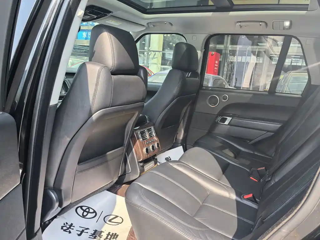 Land Rover Range Rover — миниатюра 9