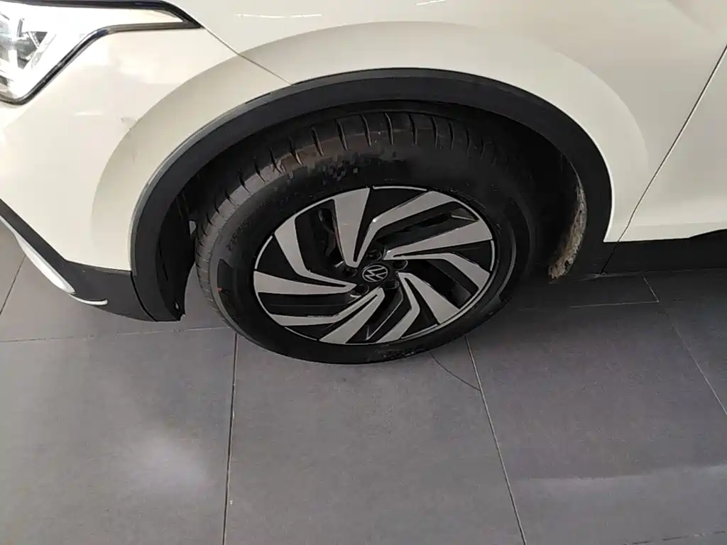Volkswagen Tiguan L — миниатюра 23