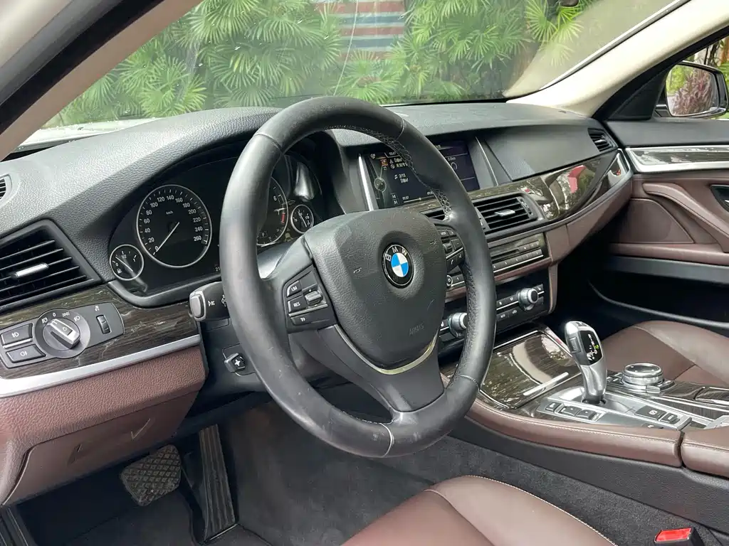 BMW 5 Series — миниатюра 14