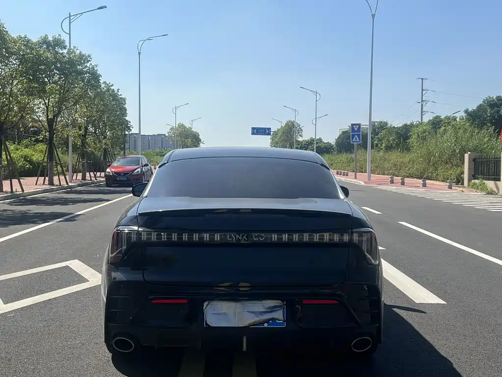Lynk & Co 03 — миниатюра 8