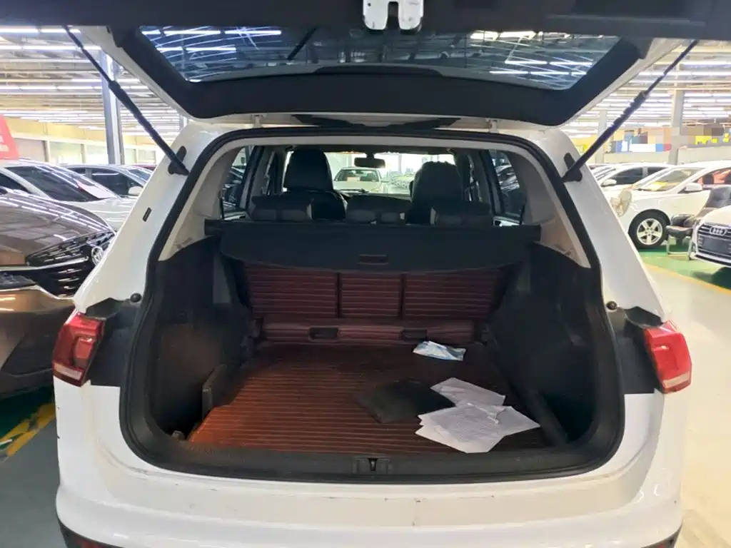 Volkswagen Tiguan L — миниатюра 19