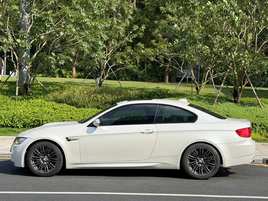 BMW M3 2010 M3 25