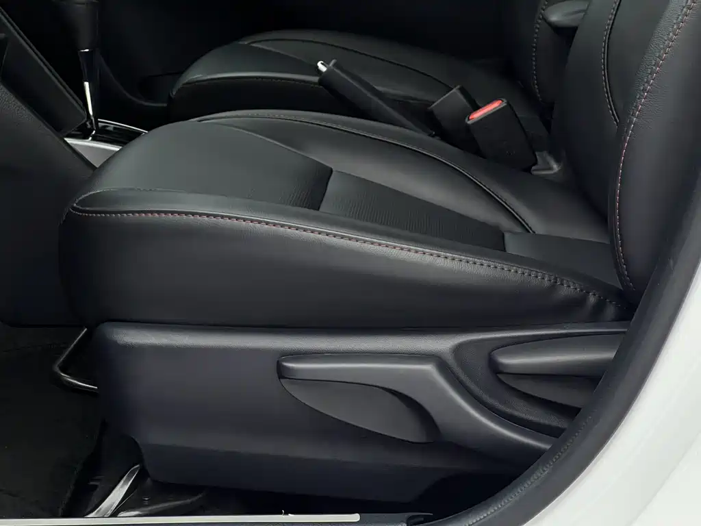 Toyota Yaris L — миниатюра 18