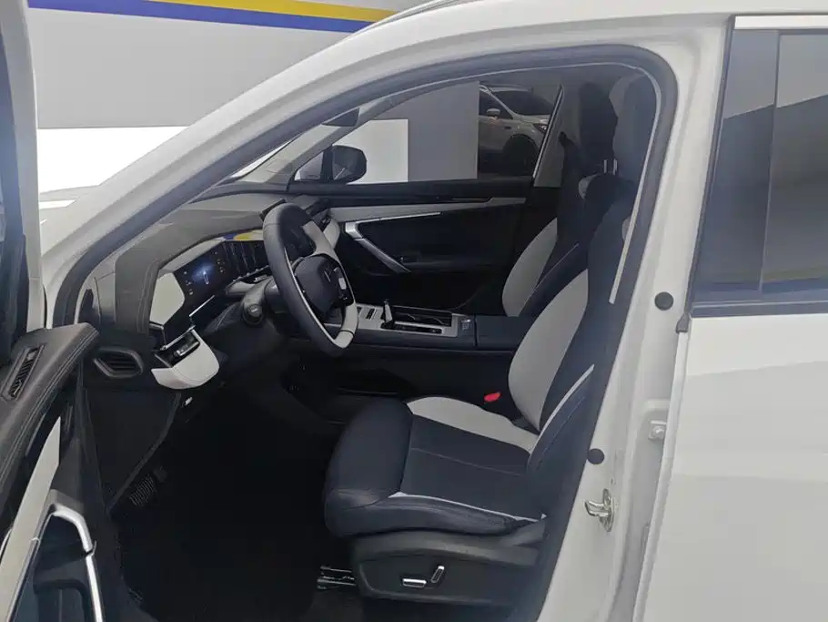 Geely Boyue L — миниатюра 9