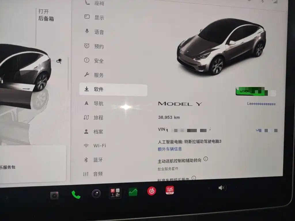 Tesla Model Y — миниатюра 12