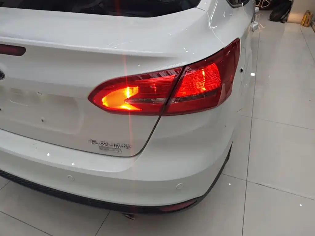 Ford Focus — миниатюра 8