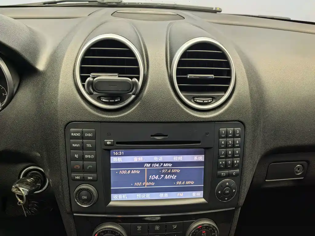 Mercedes-Benz M-Class — миниатюра 14