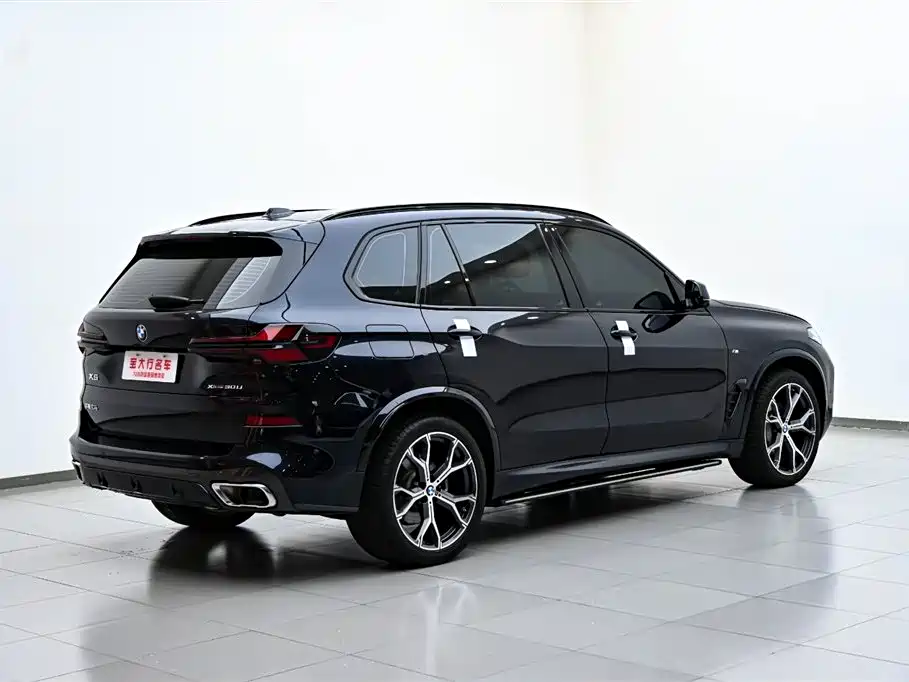 BMW X5 2023 xDrive 30Li Premium M Sport