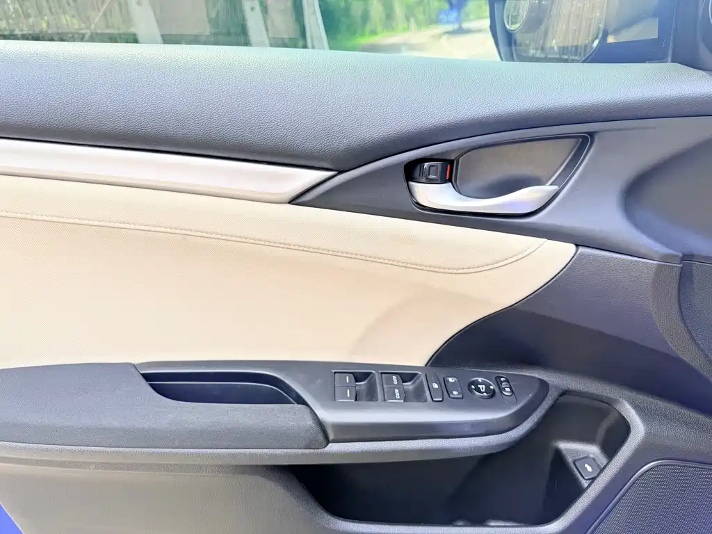 Honda Civic — миниатюра 10