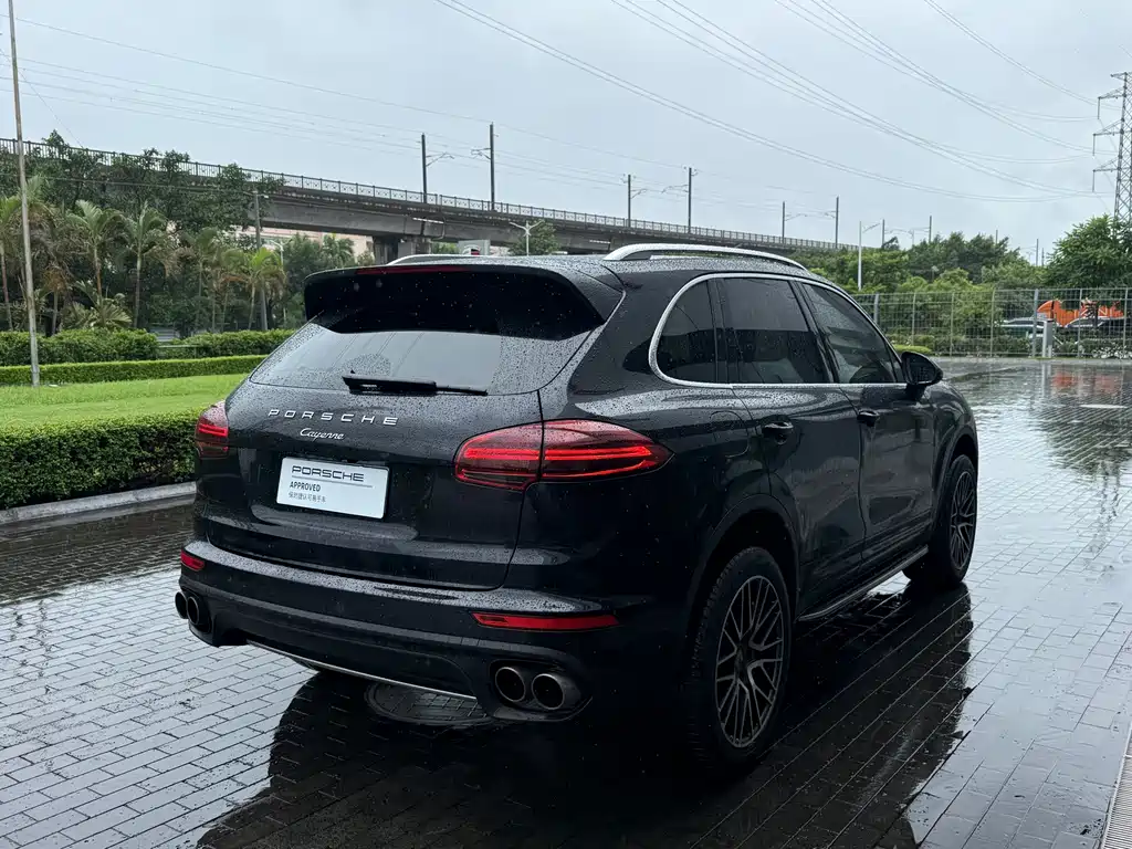 Porsche Cayenne — миниатюра 9