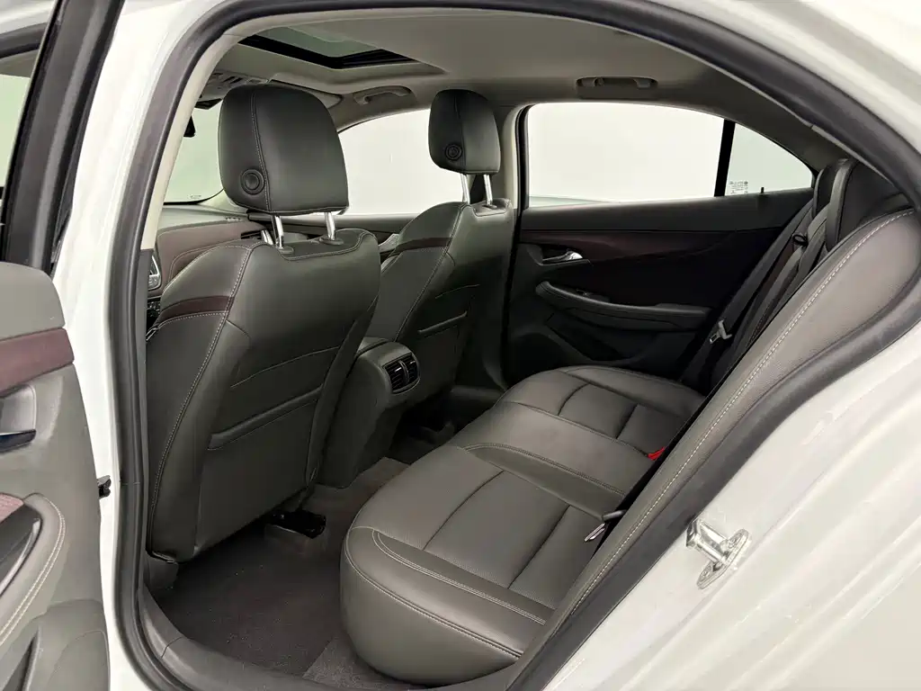 Chevrolet Malibu — миниатюра 9