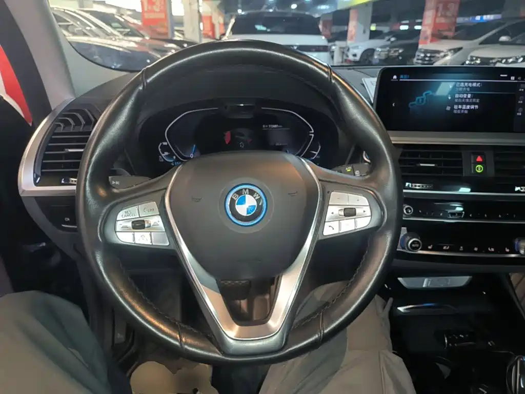 BMW iX3 — миниатюра 11
