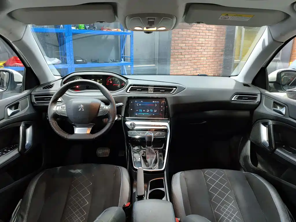 Peugeot 308 — миниатюра 12
