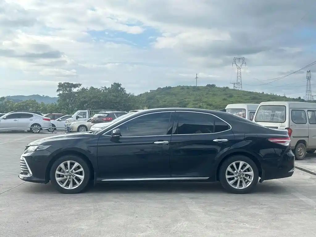 Toyota Camry — миниатюра 5
