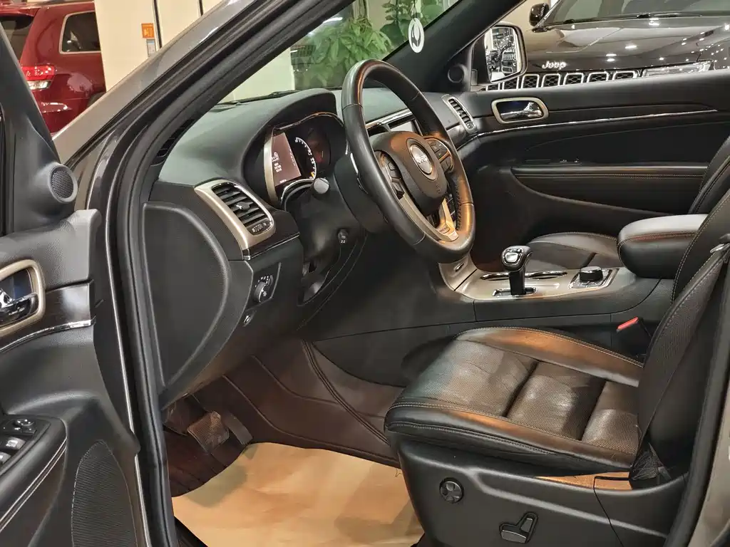 Jeep Grand Cherokee (Import) — миниатюра 11