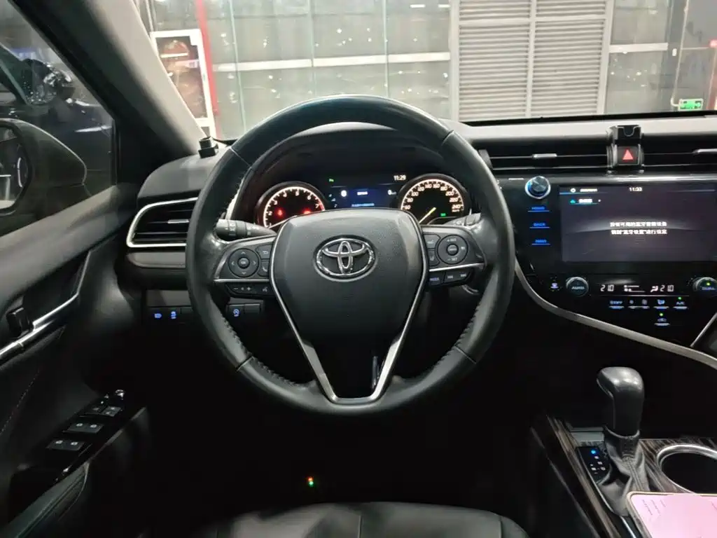 Toyota Camry — миниатюра 11