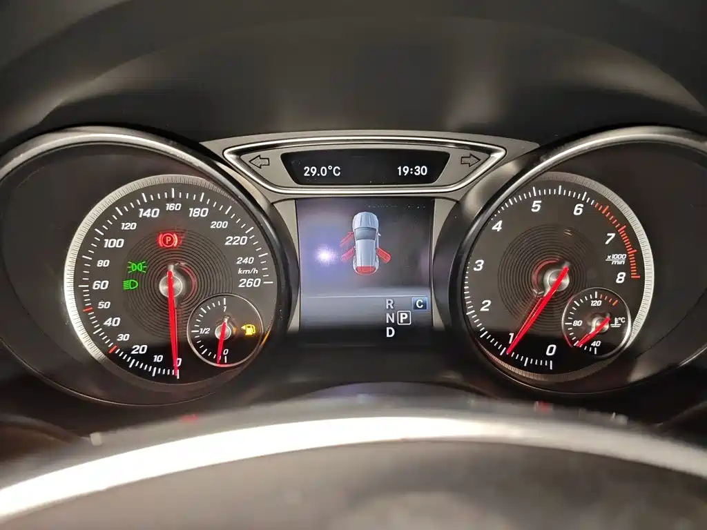 Mercedes-Benz GLA — миниатюра 7
