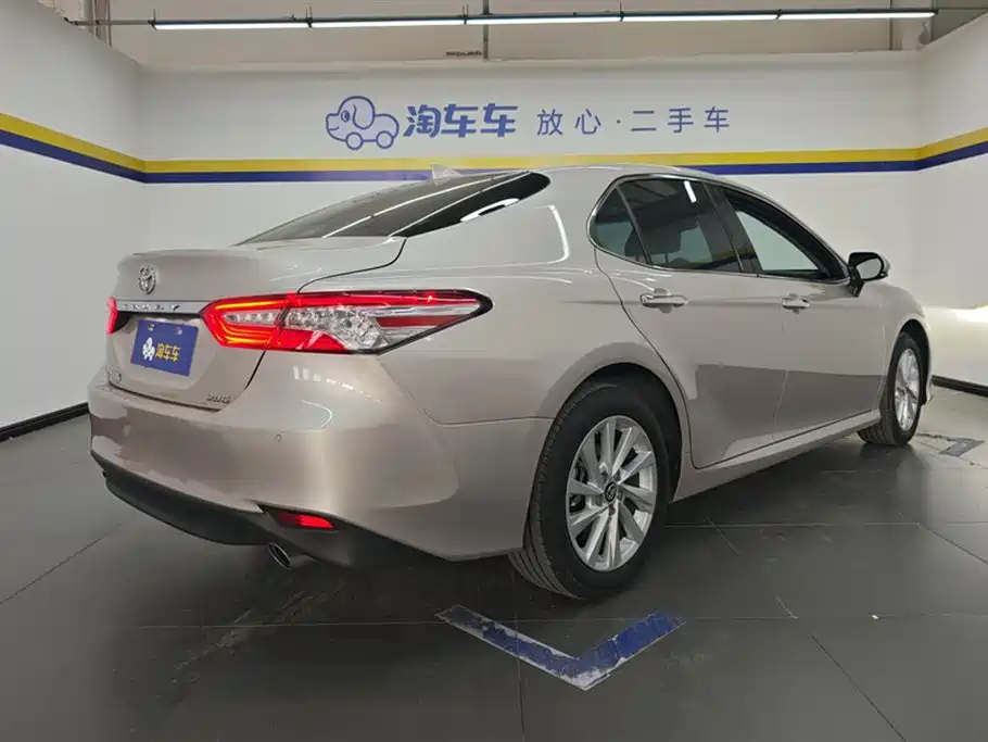 Toyota Camry 2021 2.0G Luxury