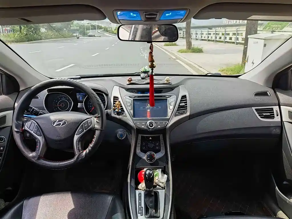 Hyundai Elantra Langdong — миниатюра 8