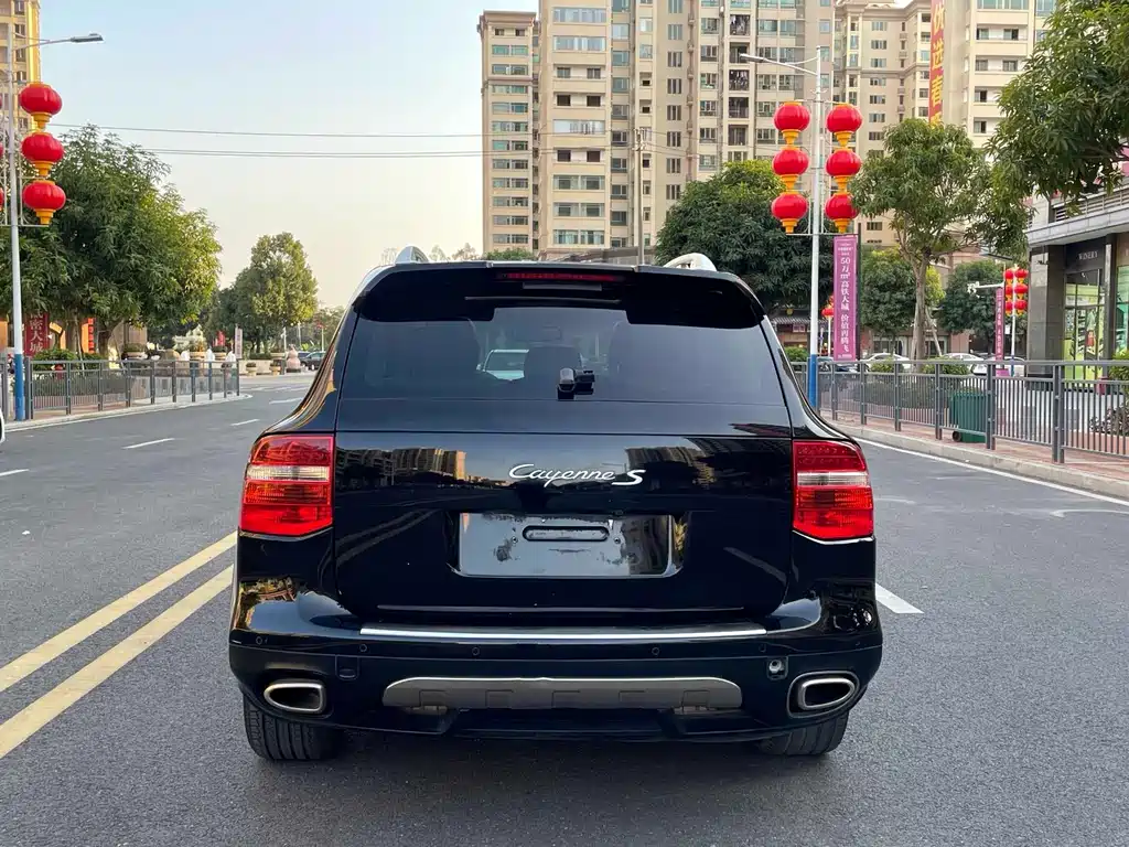Porsche Cayenne — миниатюра 8