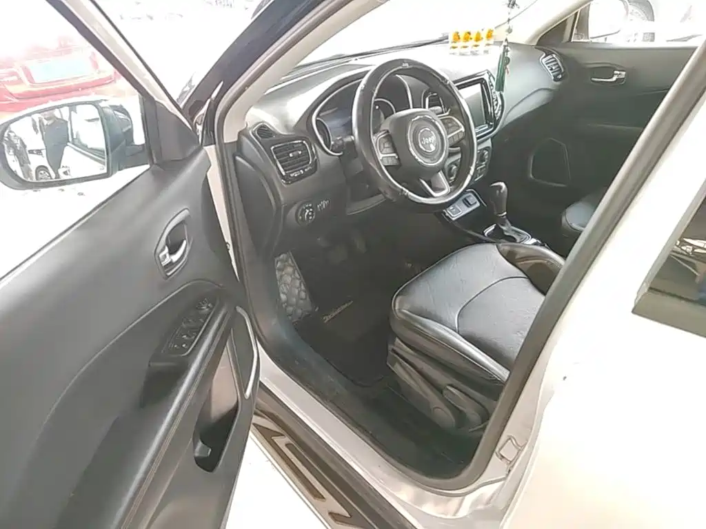 Jeep Compass — миниатюра 16
