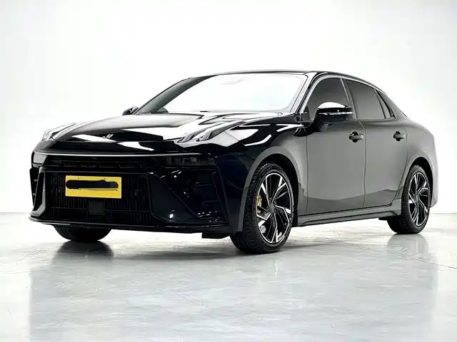 Lynk & Co 03
