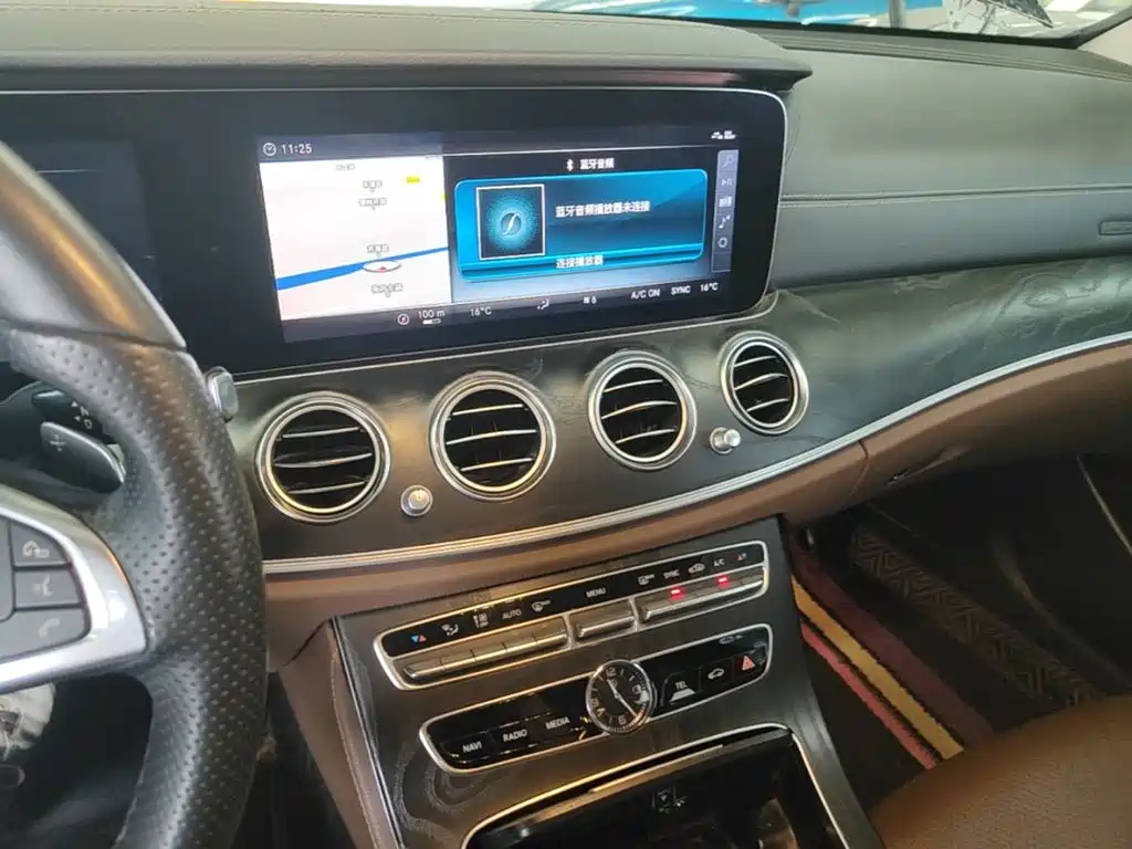 Mercedes-Benz E-Class — миниатюра 13