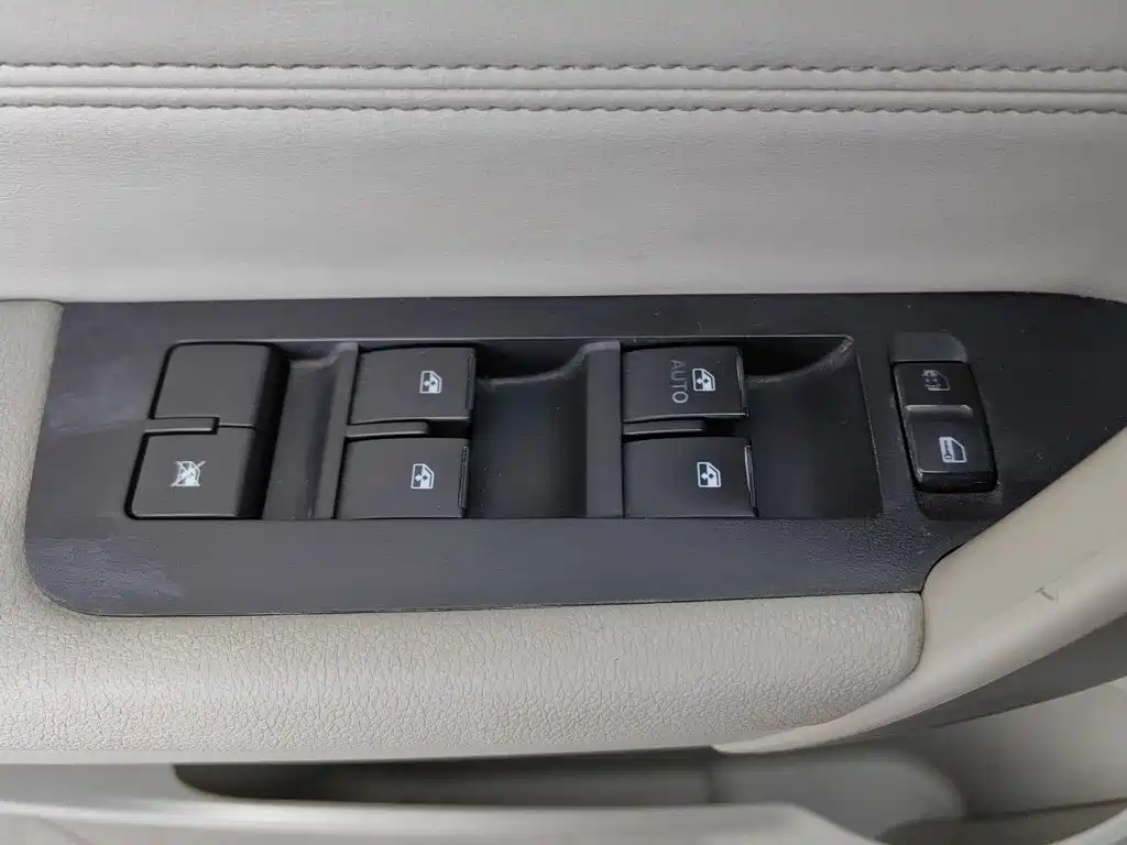 Chevrolet Captiva — миниатюра 9