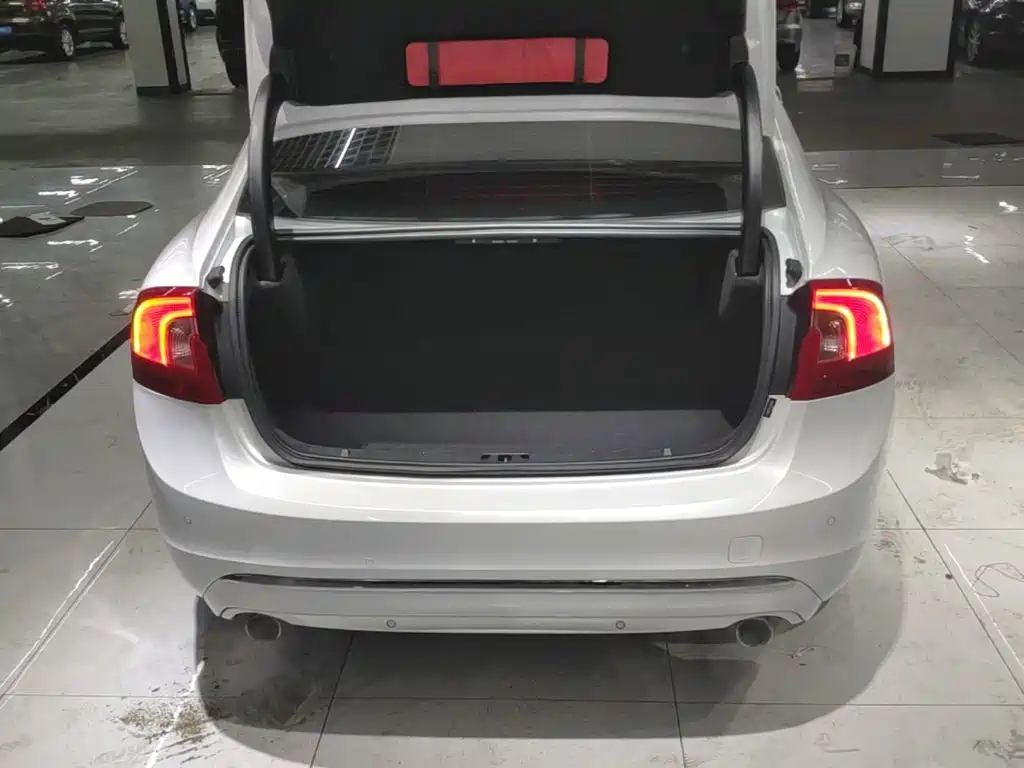 Volvo S60 — миниатюра 19