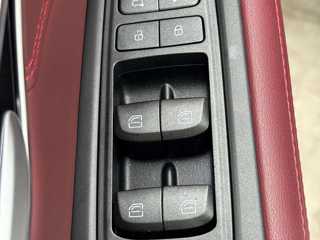 Jetour Jetour X70 PLUS 1.5 л 2023 г. Чёрный, пробег 7200 км