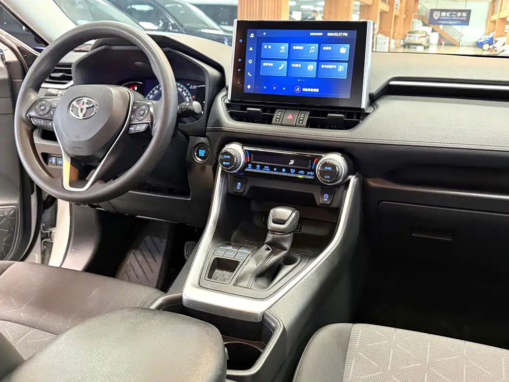 Toyota RAV4 — миниатюра 15