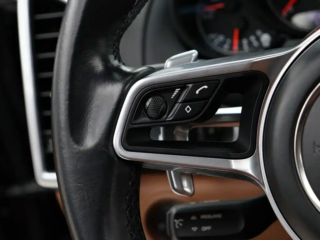 Porsche Cayenne — миниатюра 15