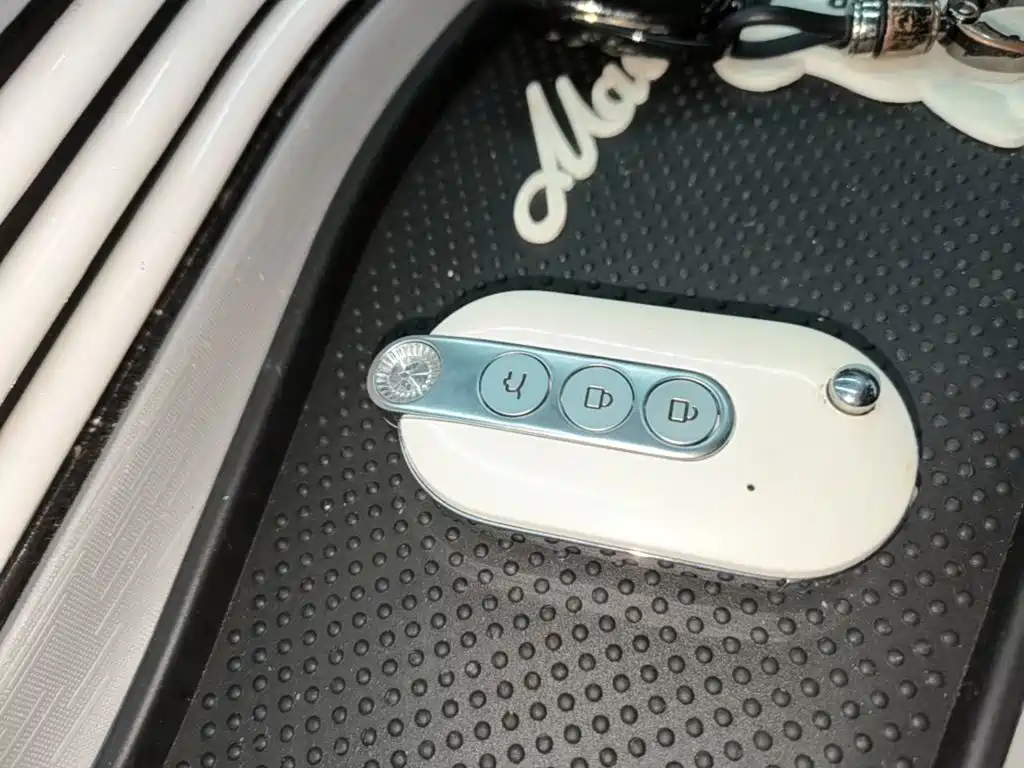 Wuling MINIEV — миниатюра 9