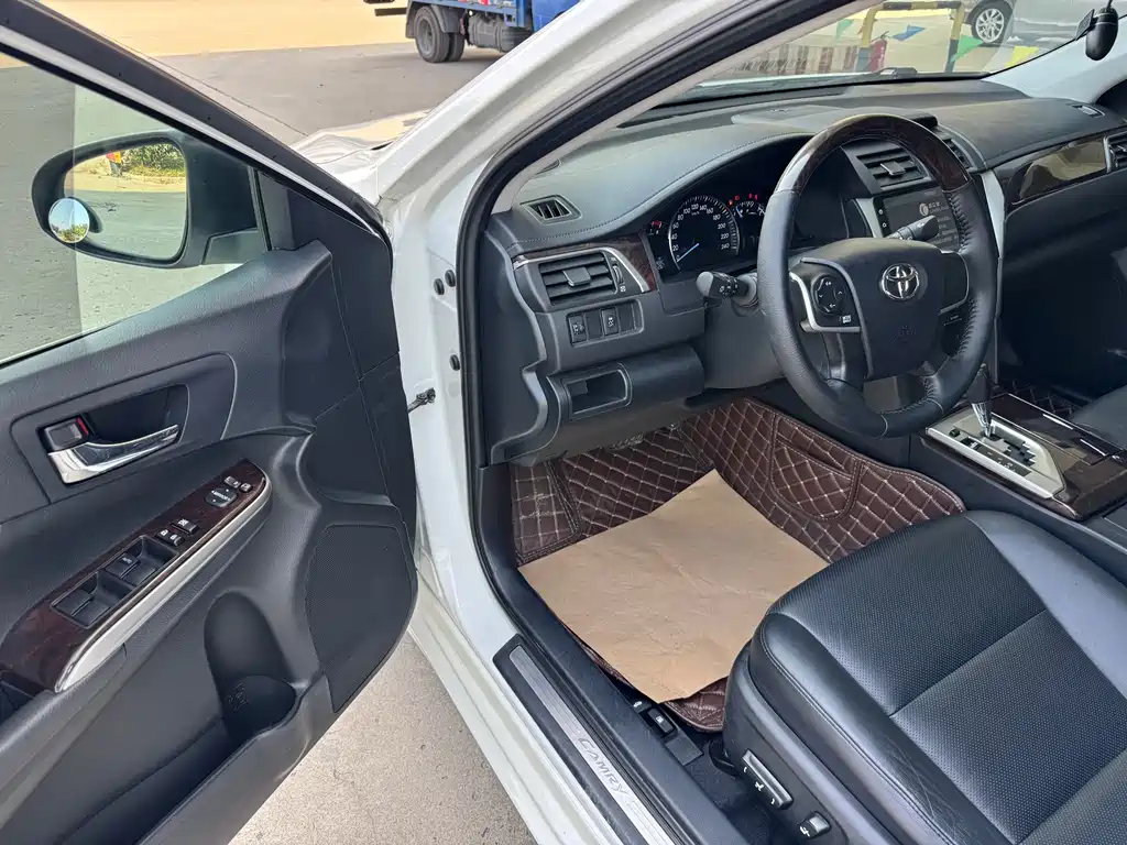 Toyota Camry — миниатюра 8