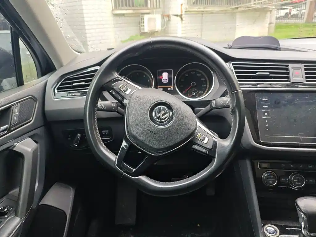 Volkswagen Tiguan L — миниатюра 7