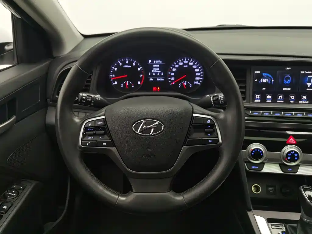 Hyundai Elantra — миниатюра 11