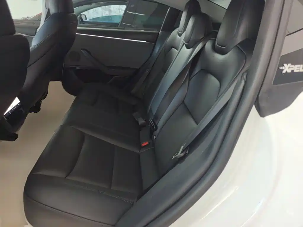 Tesla Model 3 — миниатюра 17