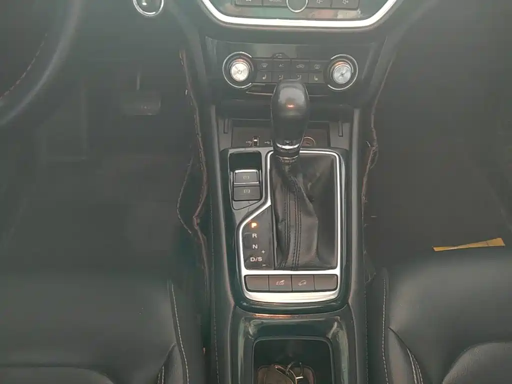 Roewe RX3 — миниатюра 14