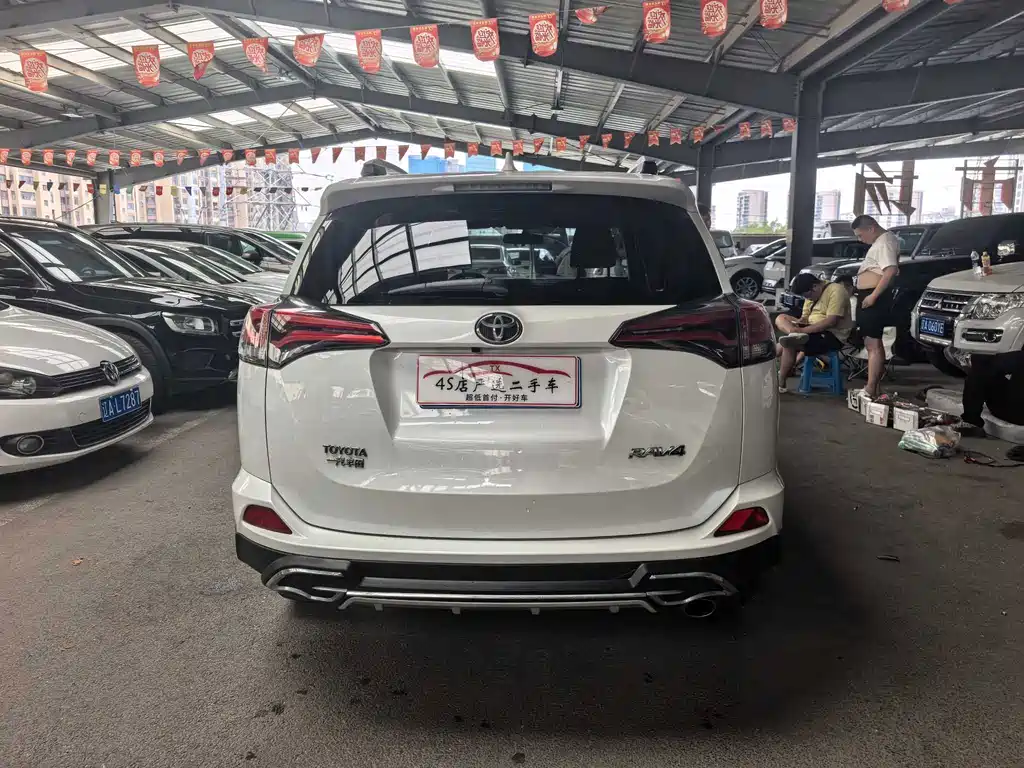 Toyota RAV4 — миниатюра 8