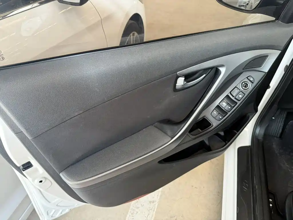 Hyundai Elantra Langdong — миниатюра 20