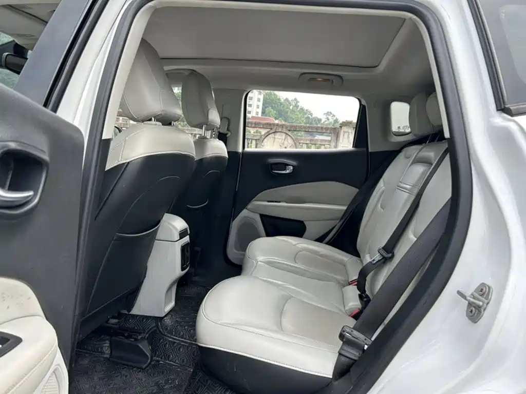 Jeep Compass — миниатюра 14