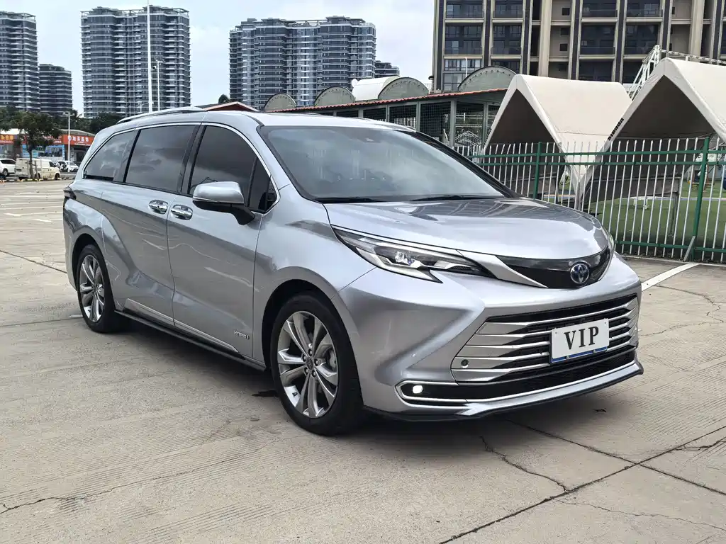 Toyota Sienna — миниатюра 4