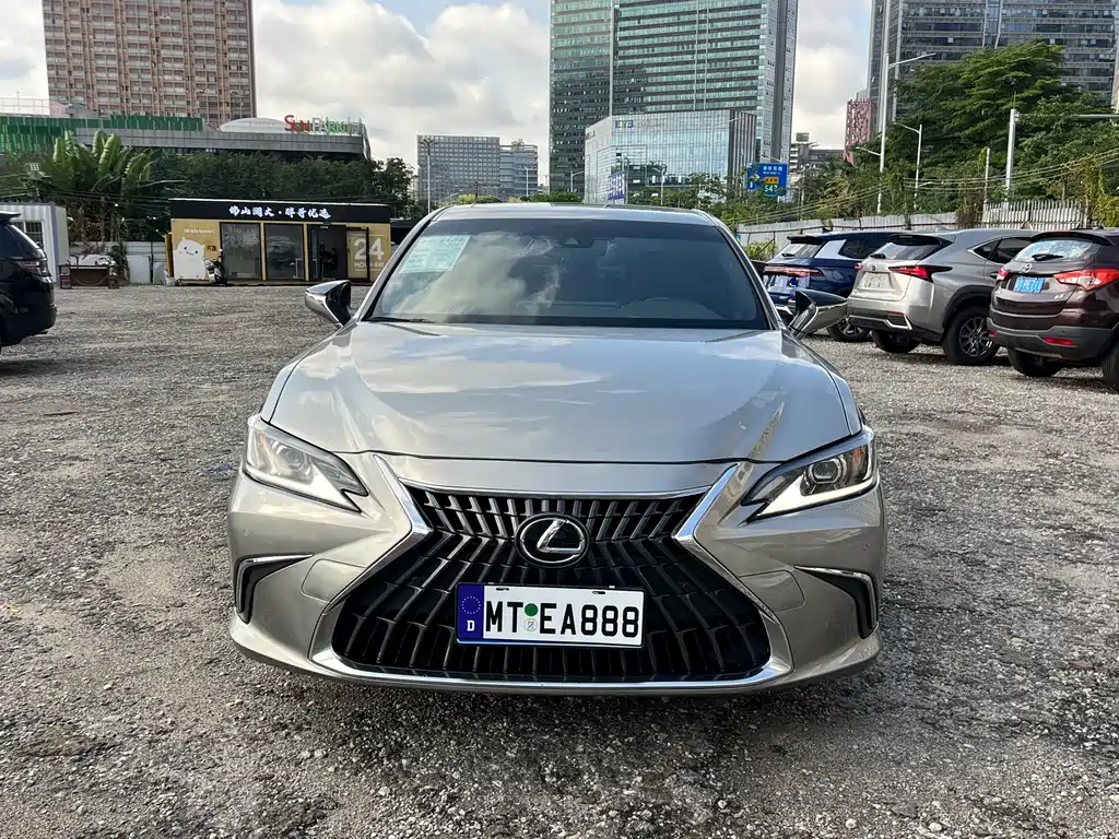 Lexus ES 2024