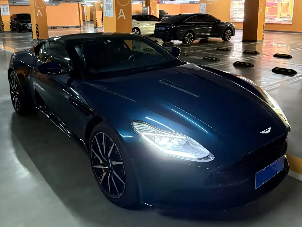 Aston Martin DB11 — миниатюра 9