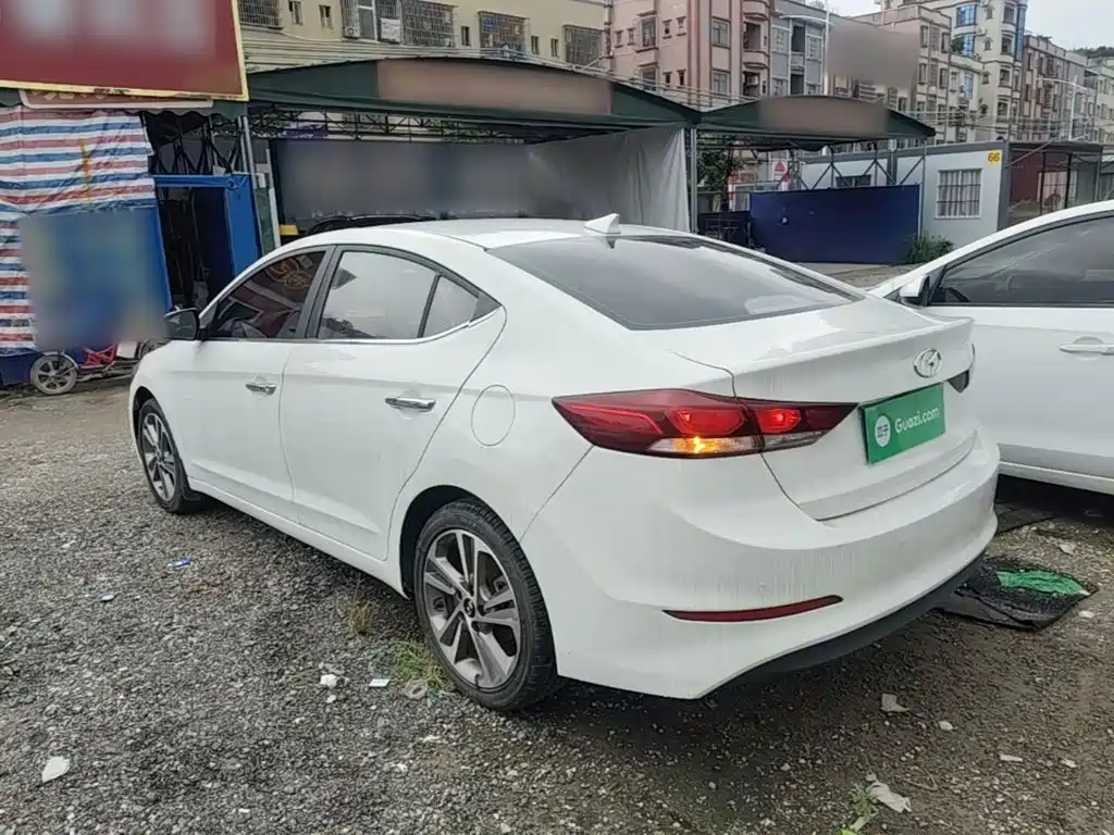 Hyundai Elantra — миниатюра 5