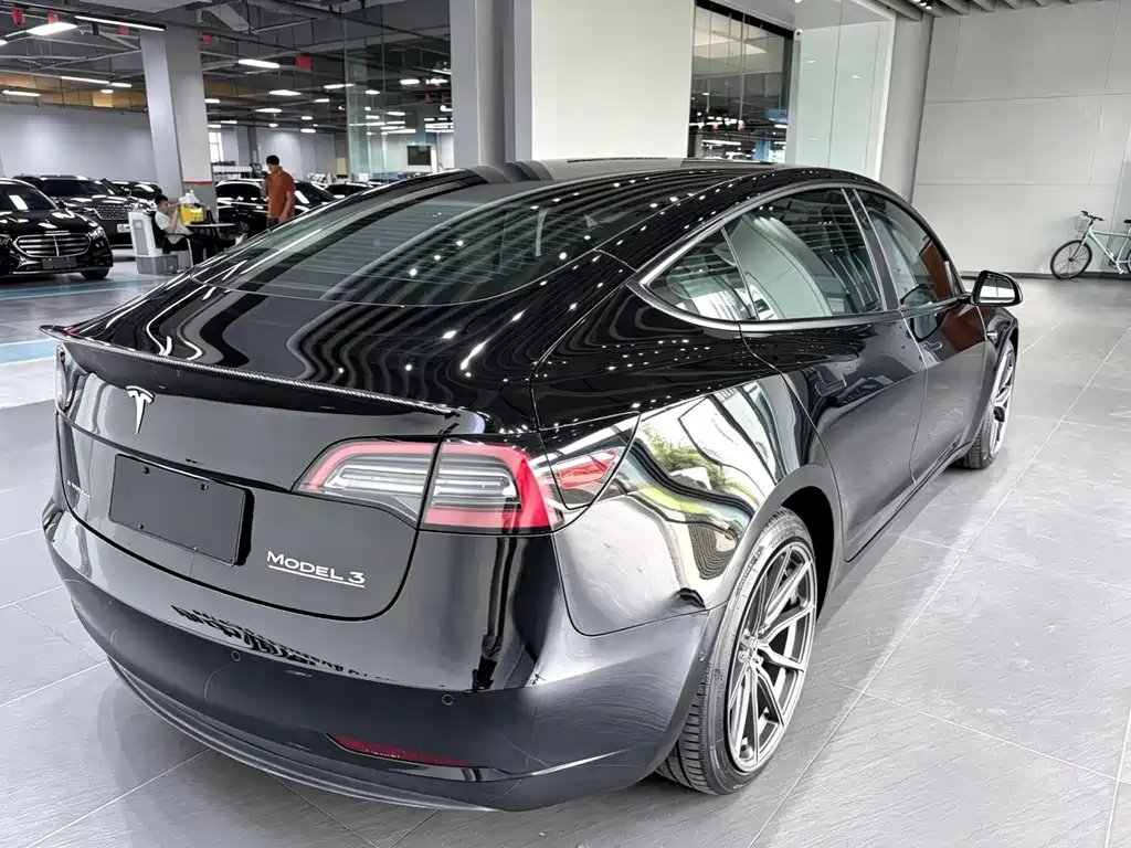 Tesla Model 3 — миниатюра 5