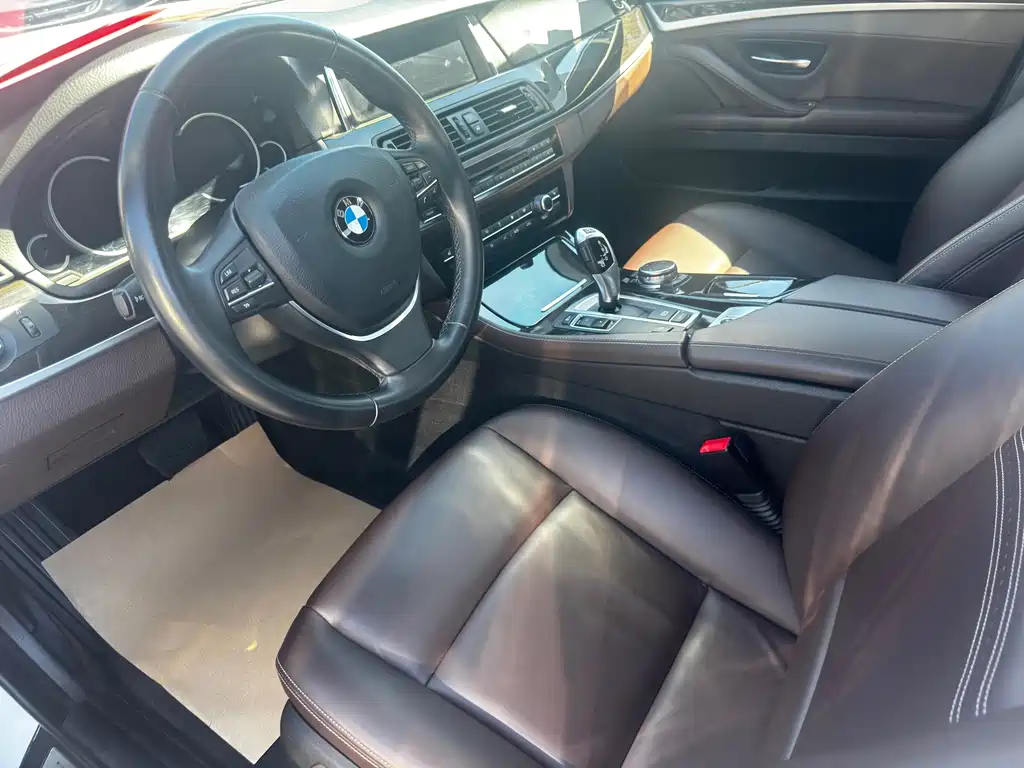 BMW 5 Series — миниатюра 4