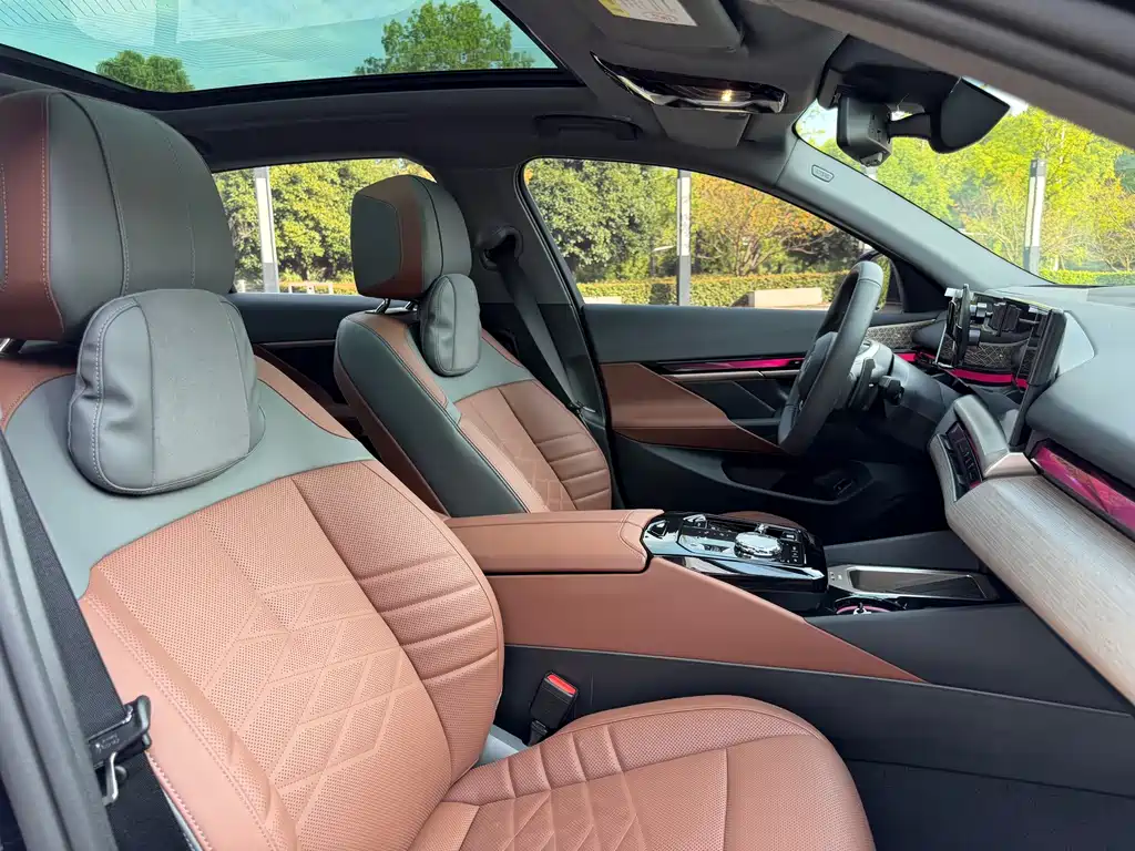 BMW 5 Series — миниатюра 11