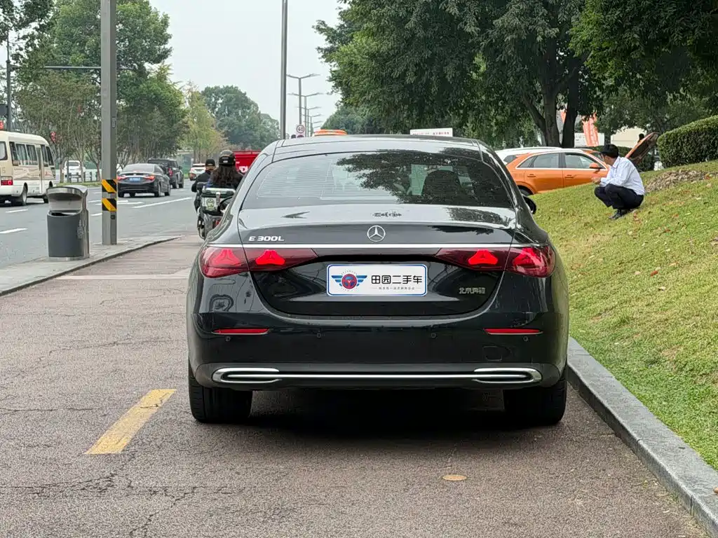 Mercedes-Benz E-Class — миниатюра 5